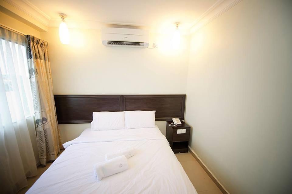 โฮเต็ล บินตัง อินดาห์ Hotel โกตาบารู ภายนอก รูปภาพ