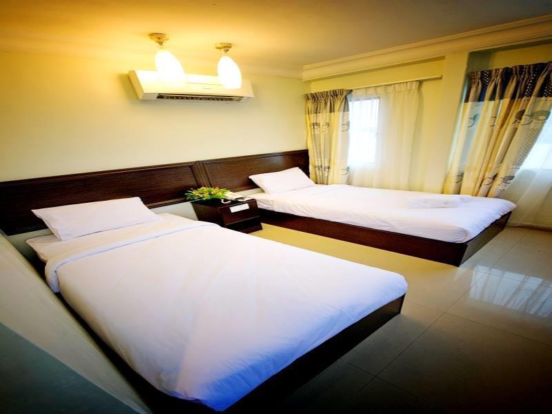 โฮเต็ล บินตัง อินดาห์ Hotel โกตาบารู ภายนอก รูปภาพ
