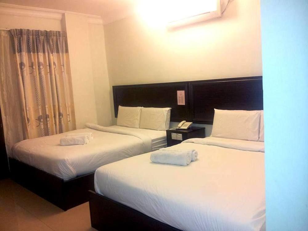 โฮเต็ล บินตัง อินดาห์ Hotel โกตาบารู ภายนอก รูปภาพ