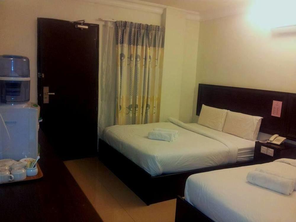 โฮเต็ล บินตัง อินดาห์ Hotel โกตาบารู ภายนอก รูปภาพ