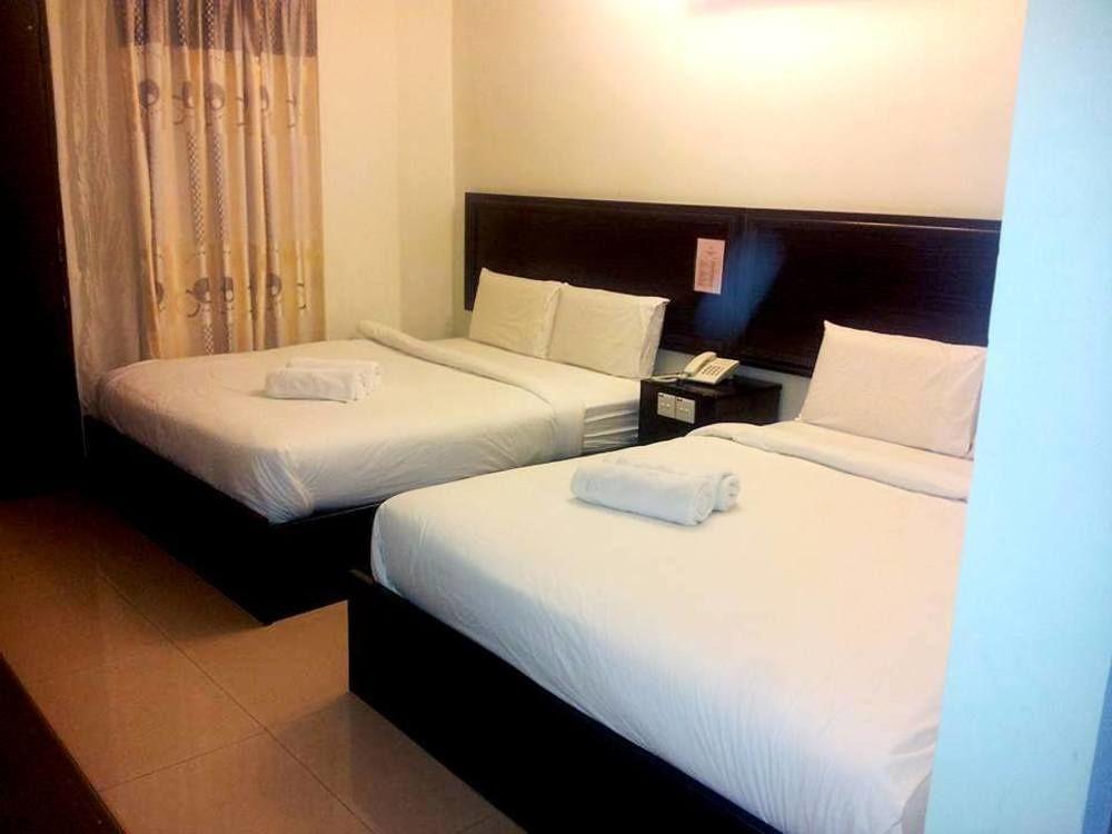 โฮเต็ล บินตัง อินดาห์ Hotel โกตาบารู ภายนอก รูปภาพ